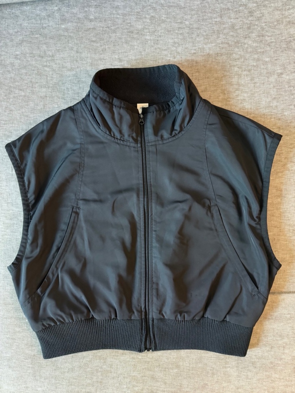 ALO In Motion Vest - Picture 6 of 11